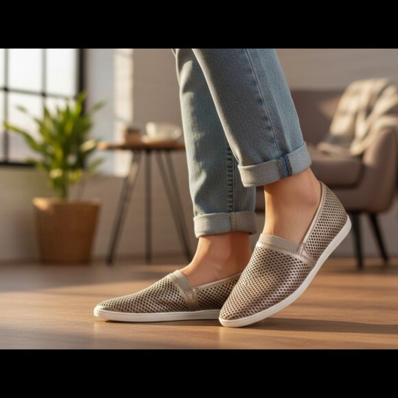 Frye Melanie Rose Gold Perforated Slip On Size 9 - Picture 2 of 10